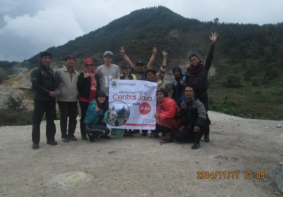 JURNALIS  SINGAPORE DAN MALAYSIA KE DIENG