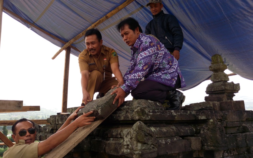 CANDI PUNTADEWA DIENG DIPUGAR