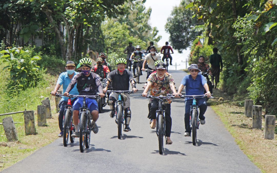 Bupati Banjarnegara Berwisata ke Desa Wisata Salamerta, sekaligus Berolah Raga