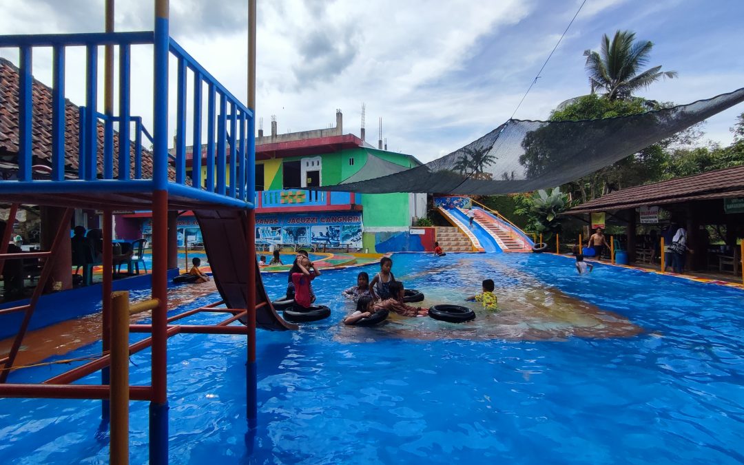 Kolam Renang Cangkring
